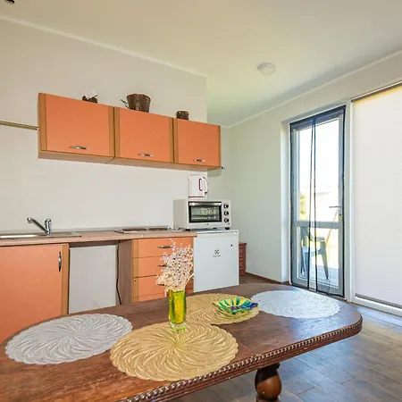 Sveciu Namai Tuopa, Daire