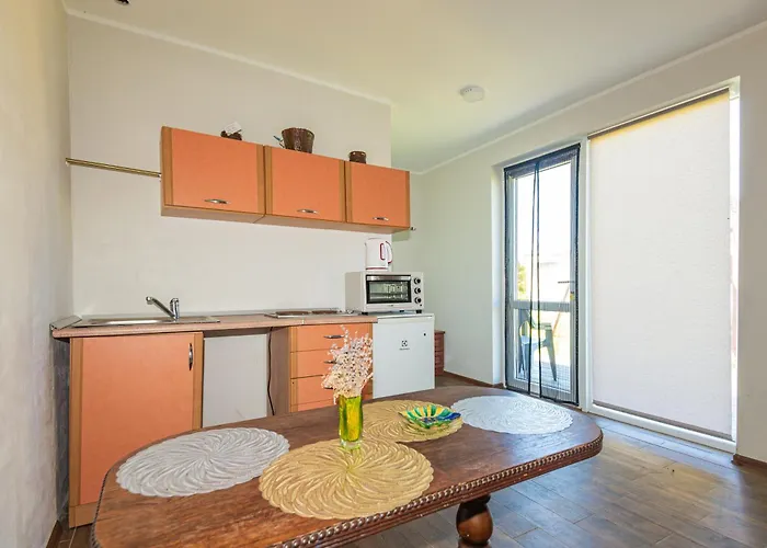 Sveciu Namai Tuopa, Daire